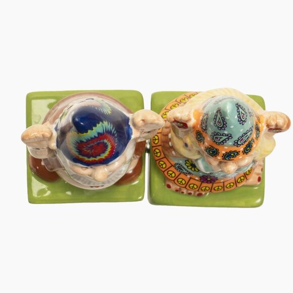 Hippie Gnomes Salt and Pepper Shaker new in box - Picture 4 of 4